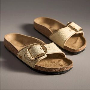 Birkenstock Cream Raffia Single-Strap Slide Sandals with Gold Buckle Detail.